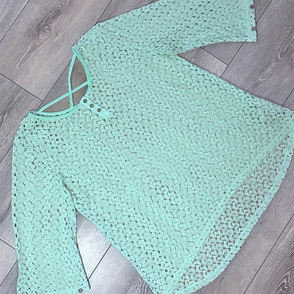 Simply Noelle Mint Crochet Flare Sleeve Top - Picture 2 of 12